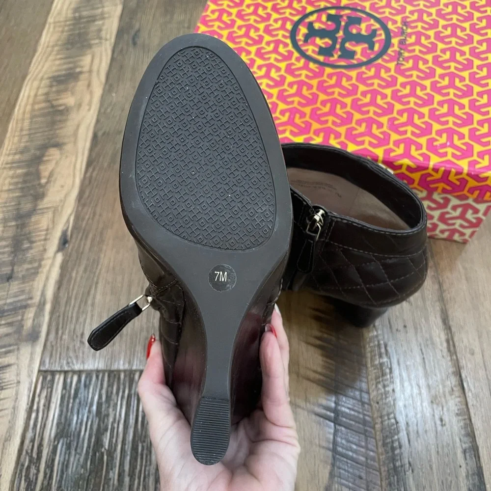 Tory Burch Quilted Leather Leila Wedge bootie boots Wm 7